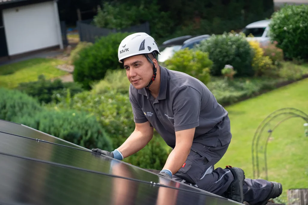 Moderne Solaranlagen in Hamburg auf einem Einfamilienhaus in Harburg